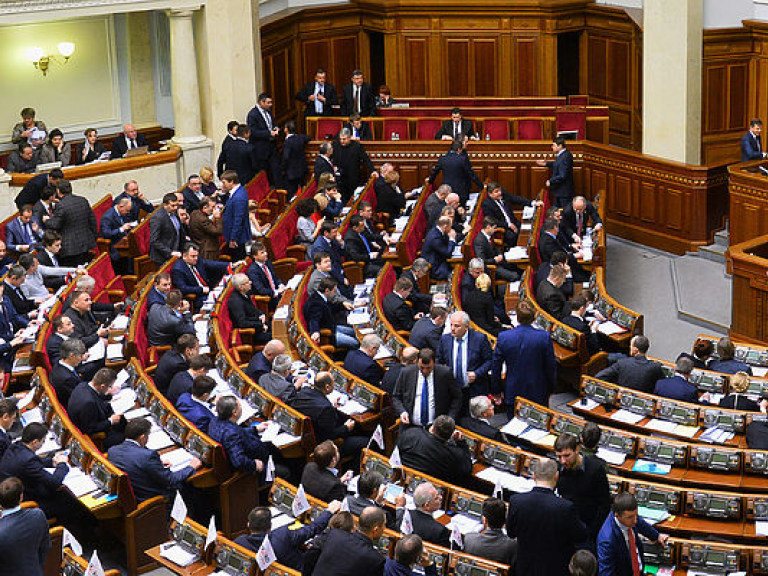 Эксперт: Осенью в парламенте может не найтись 300 голосов для закона об изменениях в Конституцию