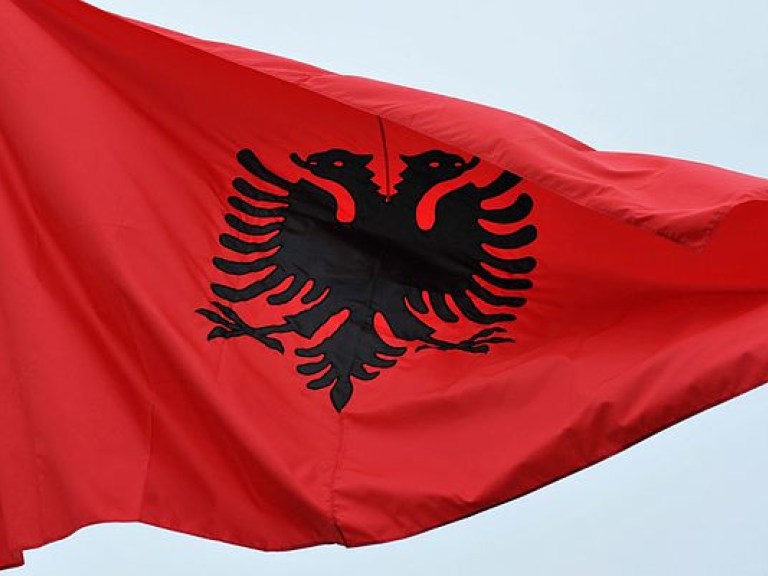 Порошенко отменил указ Януковича о назначении посла Украины в Албании