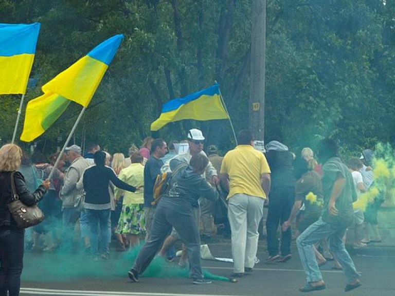 В Днепропетровске митинговали за отставку Порошенко (ФОТО, ВИДЕО)