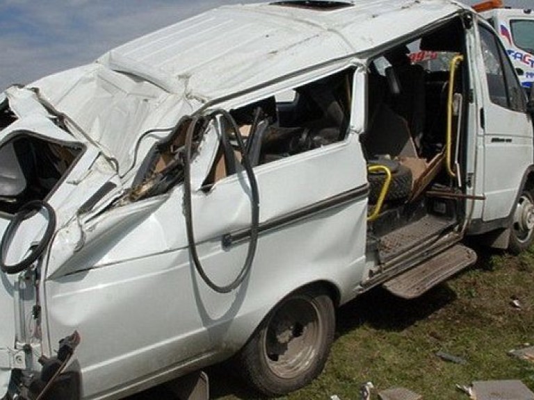 В Чечне микроавтобус упал в пропасть – 11 погибших