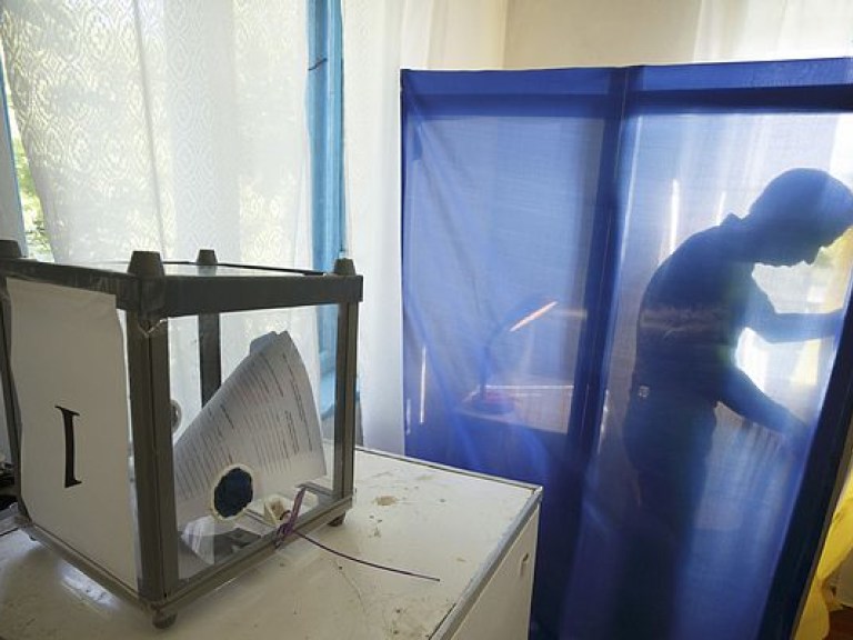 На выборах в Чернигове правоохранители насчитали около 70 правонарушений