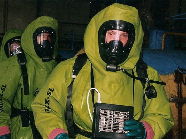 На киевском радиозаводе двое полицейских отравились опасными химикатами