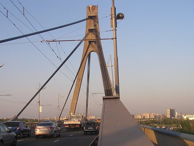 Депутат Киевсовета: Бюджетные деньги для реконструкции мостов и дорог идут на предвыборный пиар кандидатов