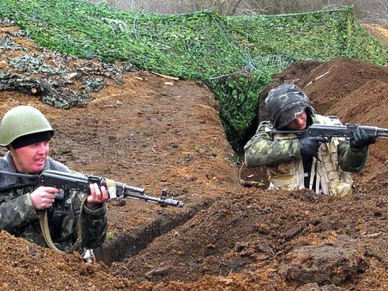 Военным нужно платить не за должность, а за звание — эксперт