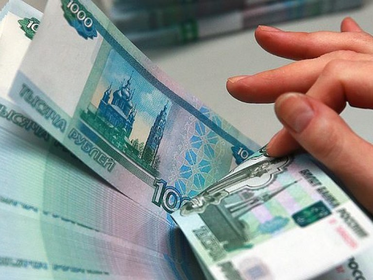 Рубль снова пробил отметку в 62 рубля за доллар