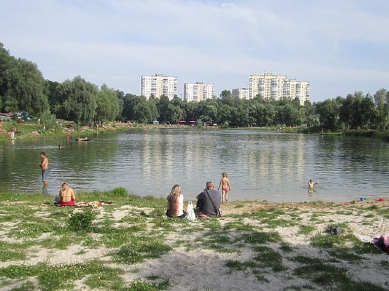 В Киеве уже семь человек заразились лептоспирозом после купания в водоемах