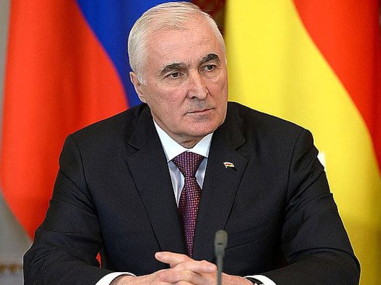 Лидер Южной Осетии обратился к одесситам с призывом противостоять провокациям Саакашвили