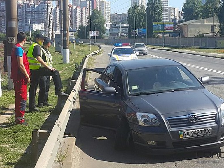 В Киеве из-за жары водитель умер прямо за рулем (ФОТО)