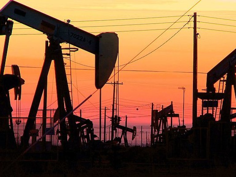 Стоимость нефти Brent удерживается ниже $49 за баррель