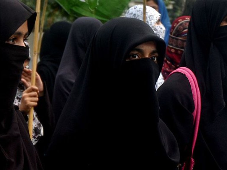 В Эстонии беженкам-мусульманкам могут запретить носить паранджу