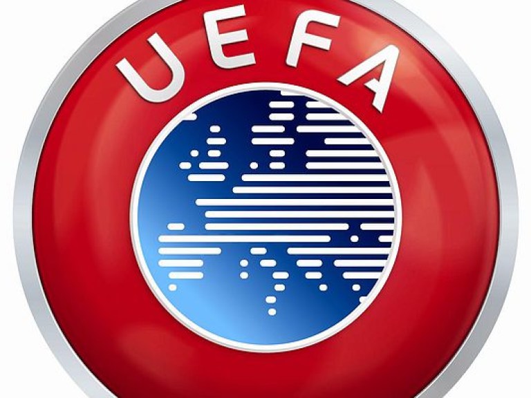 УЕФА презентовала мяч для игры суперкубка в Тбилиси (ФОТО)