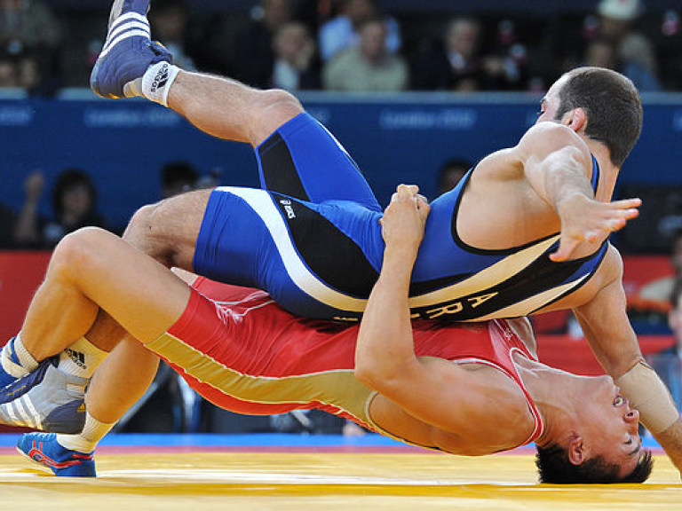 Украинские спортсмены завоевали три награды на чемпионате Европы по греко-римской борьбе