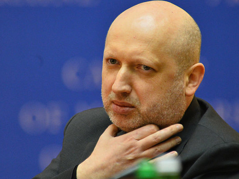 Турчинов допускает введение в Украине военного положения
