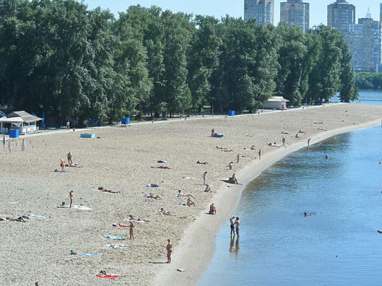 Киевляне пренебрегают правилами безопасности при купании в городских водоемах — эксперт