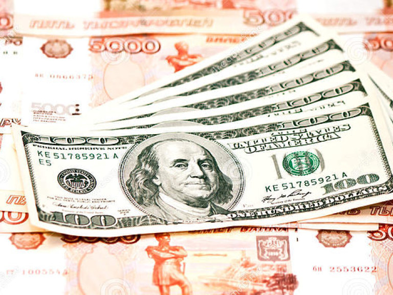 Курс рубля по отношению к доллару и евро обвалился до февральского минимума