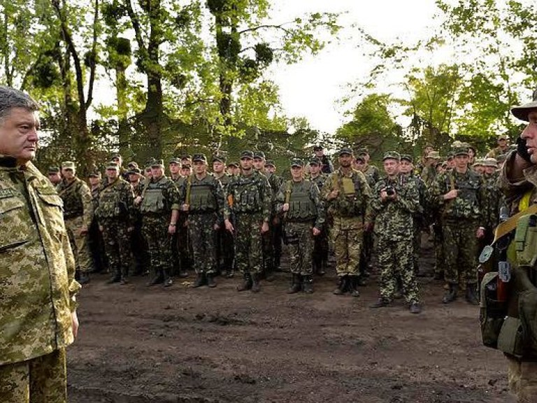 С момента начала военных действий на Донбассе Украина получила от Запада около 500 единиц спецтехники — Порошенко