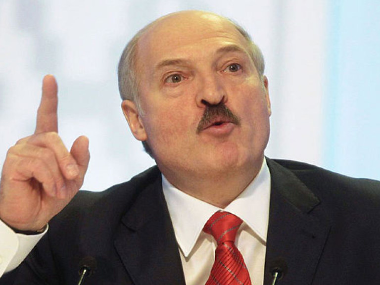 Лукашенко предложил &#171;Газпрому&#187; проводить газ в Европу через Беларусь вместо Украины