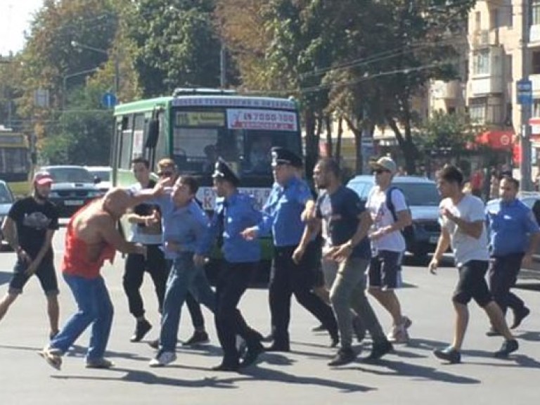 В Харькове на улице избили мужчину за футболку с надписью &#171;СССР&#187; (ФОТО)