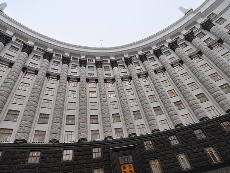 Главы двух украинских министерств получают надбавки к зарплате в размере 3-7 тысяч долларов &#8212; L’Arena