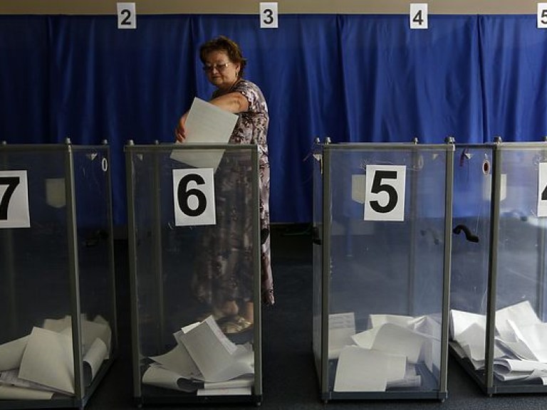 Тука и Жебривский предлагают не проводить выборы в 132 местных советах