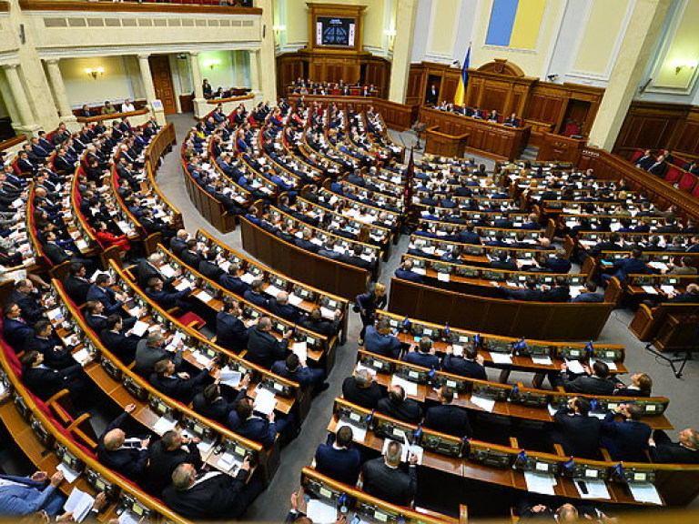Эксперт: Голосование за изменения в Конституцию приведет к распаду парламентской коалиции
