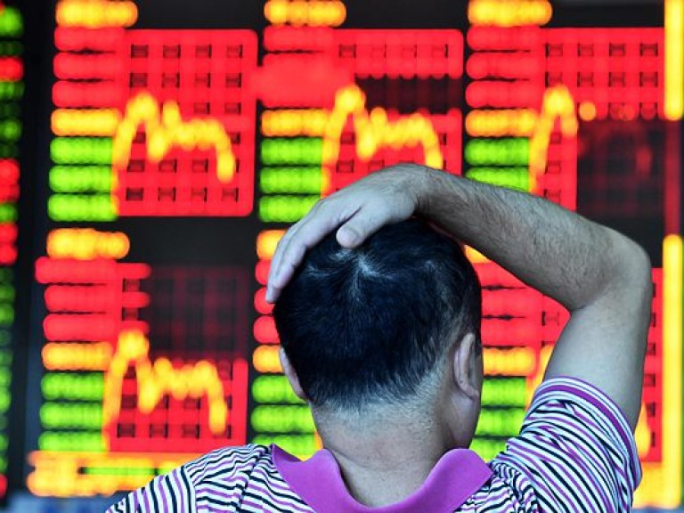 Шанхайская фондовая биржа открылась обвалом