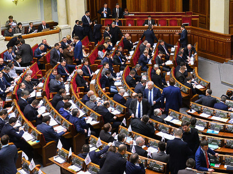 Парламент начал работу, в сессионном зале зарегистрировались 278 нардепов
