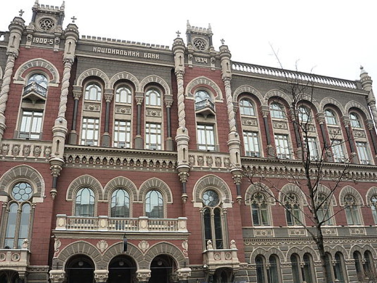 НБУ снизил курс доллара до 21,94 грн