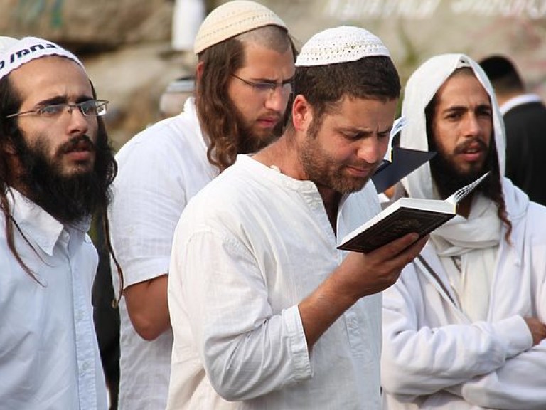 Паломники-хасиды перечислили 300 тысяч гривен для бойцов АТО