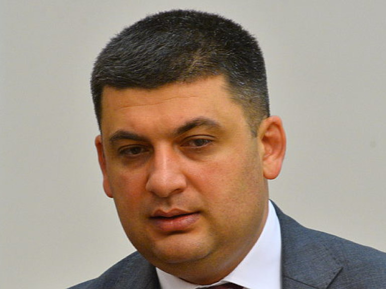 Гройсман предложил Шокину, Авакову и Грицаку отчитаться в парламенте о расследовании взрыва возле ВР
