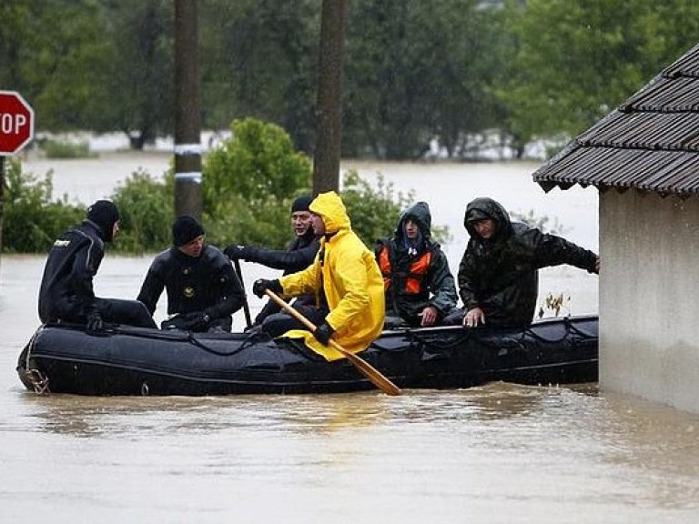 Во время наводнения в американском штате Юта погибло 12 человек (ВИДЕО)