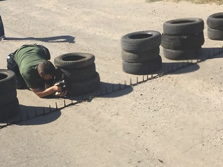 На границе с ПМР одесские активисты заблокировали дорогу (ФОТО)