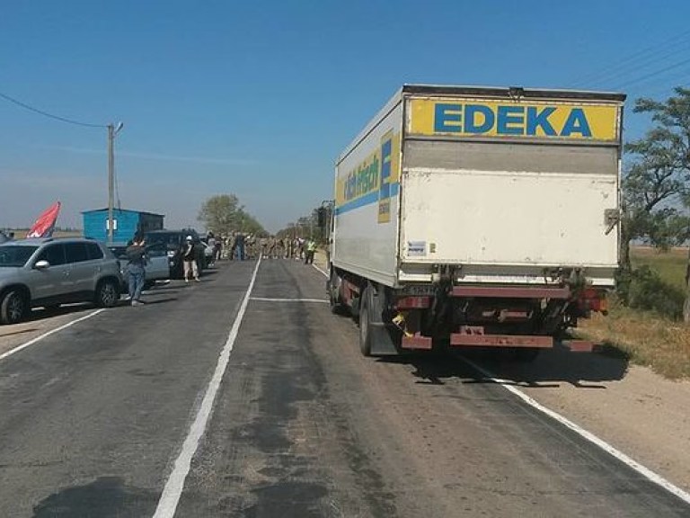 Попытка блокировать передвижение грузов в Крым является преступлением и потерпит фиаско — эксперт