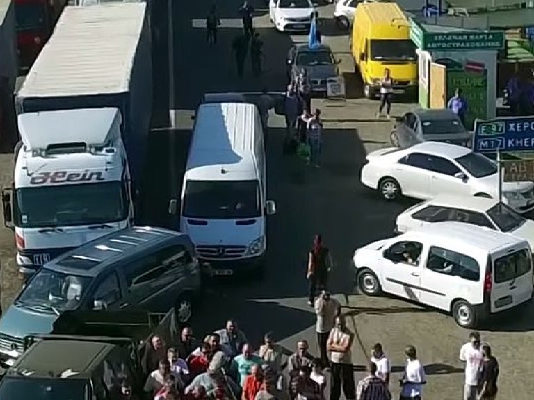 Блокада поставок грузов из Украины в Крым нарушает Уголовный Кодекс — эксперт