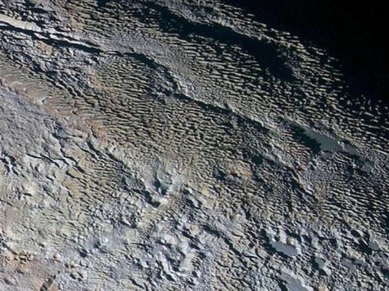 NASA опубликовало снимок “змеиной кожи” Плутона (ФОТО)