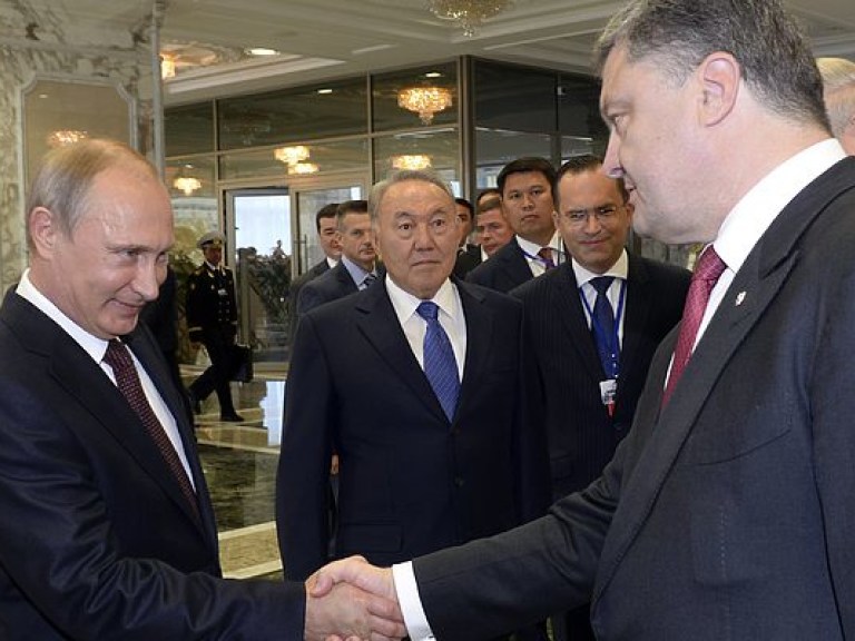 Россия просит Порошенко встретиться с Путиным в Париже