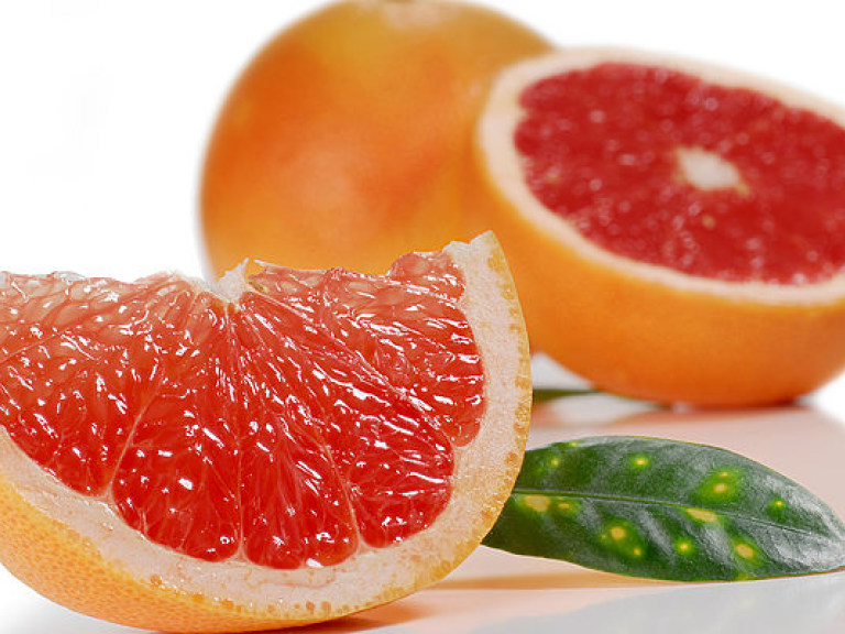 Грейпфрут содержит биомолекулы, которые защищают сердце — исследование