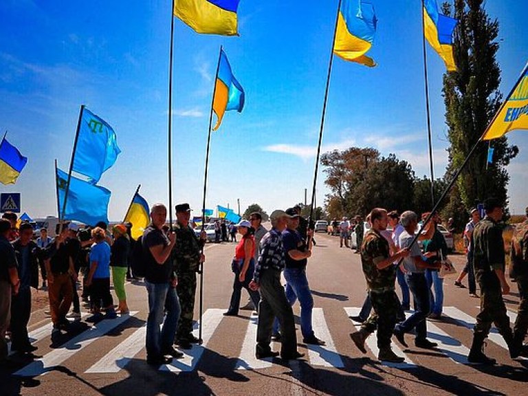 Эксперт: В блокаде Крыма и Донбасса заинтересованы татары, политики и контрабандисты