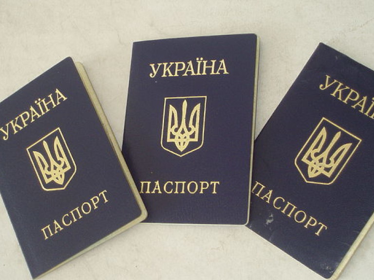 Украинцы получили возможность вносить идентификационный код в паспорт