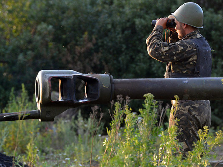 Украинские военные завершили первый этап отвода танков на Луганщине