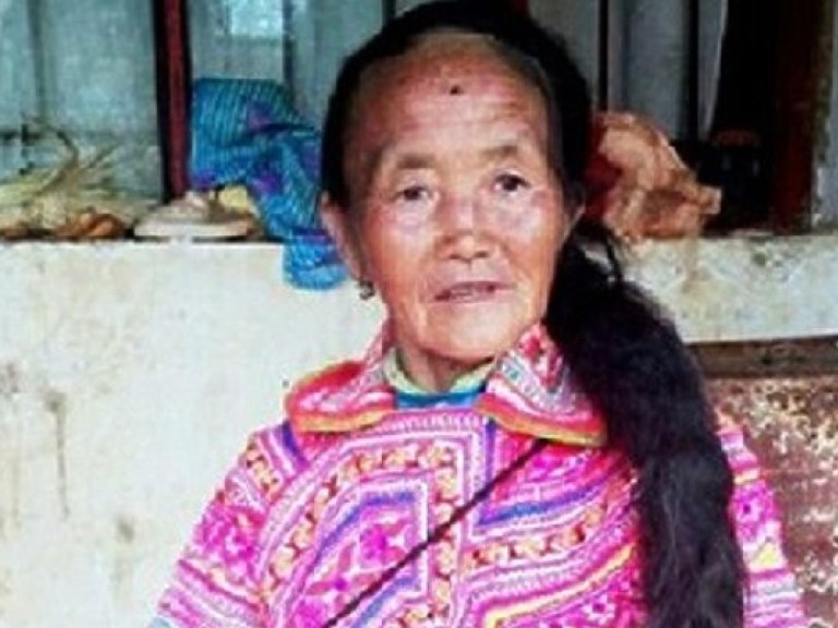 Ради попадания в Книгу рекордов Гиннесcа китаянка отрастила 2,5-метровую косу (ФОТО)