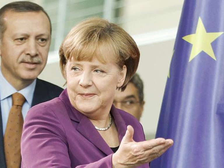 Меркель обещает содействовать Турции во вступлении в ЕС