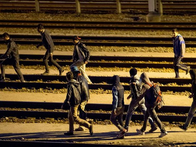 Во Франции из-за потока мигрантов вновь закрыли туннель под Ла-Маншем