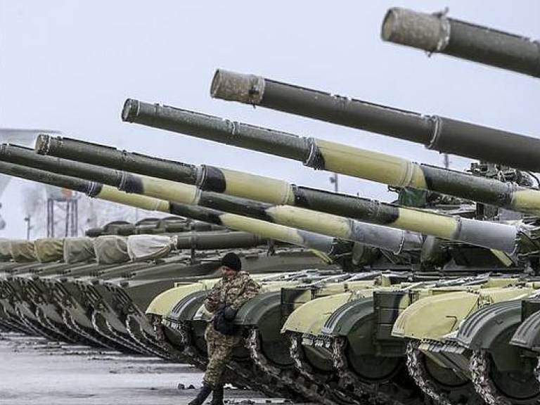 Украинские военные завершили отвод танков на Донбассе — штаб АТО