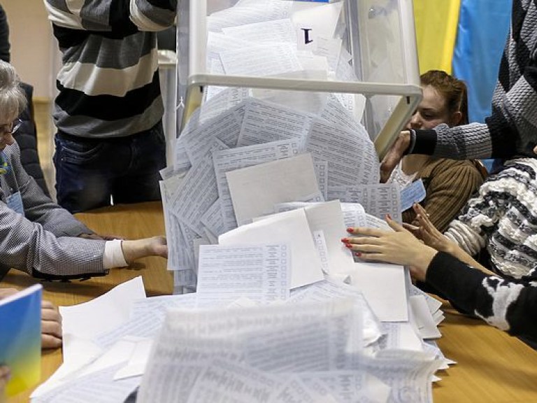 Во второй тур мэра Киева вместе в Виталием Кличко пока выходит Александр Омельченко (обработано 12% голосов)