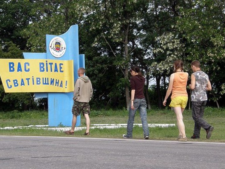 В Сватове продолжают детонировать боеприпасы, население эвакуируют