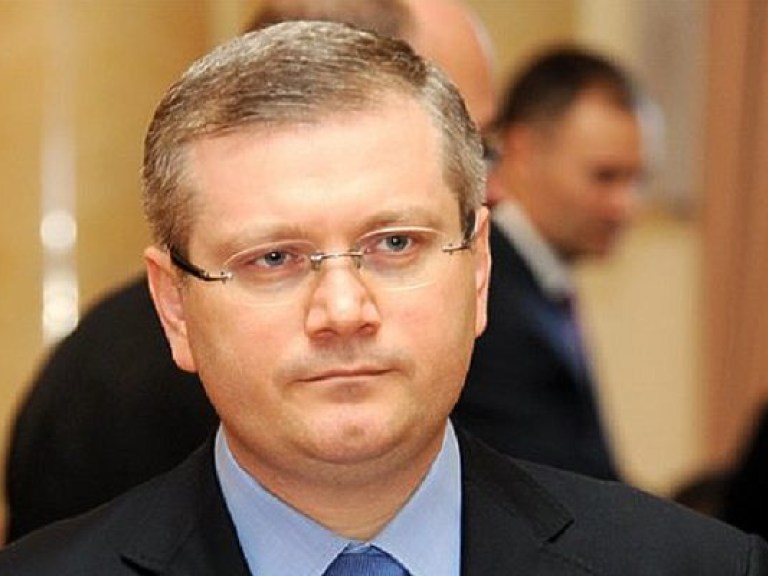 По результатам экзит-пола победу во втором туре выборов мэра Днепропетровска одержал Александр Вилкул, получив 50,7% голосов