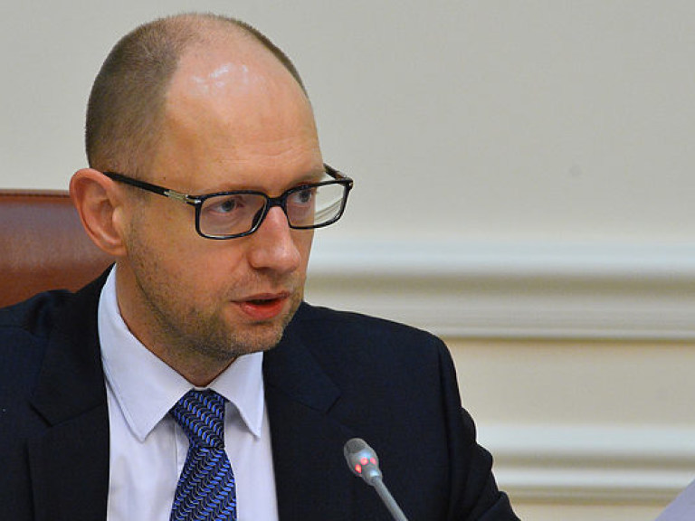 Яценюк попросил МИД и Минюст разобраться с безвизовым режимом для Украины