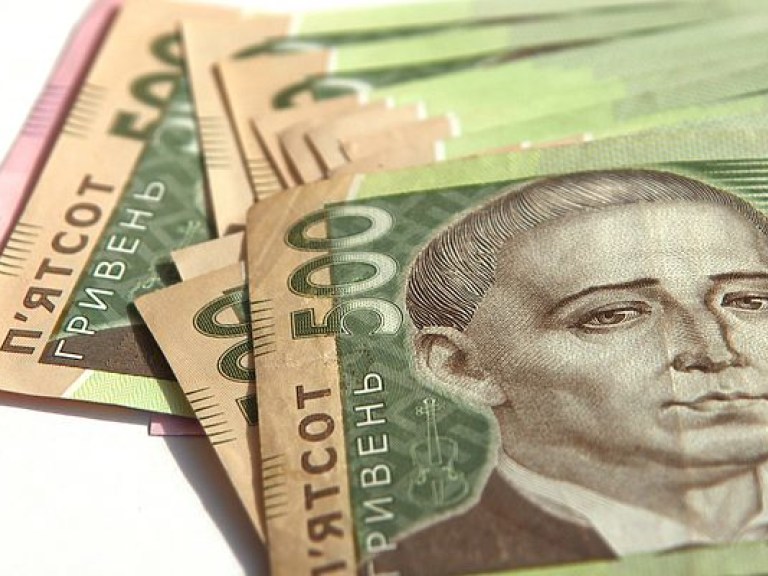 НБУ: Доллар подорожал на 56 копеек