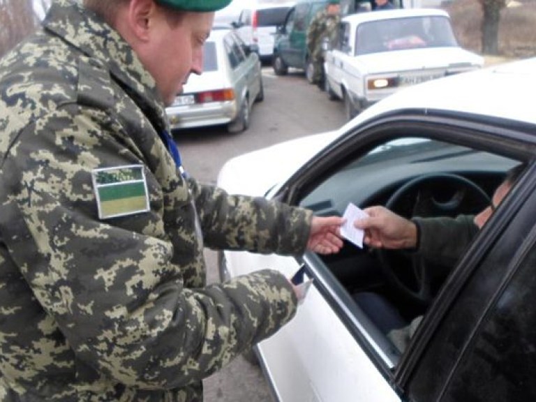 В пунктах пропуска &#171;Зайцево&#187; и &#171;Георгиевка&#187; образовались очереди из сотен автомобилей